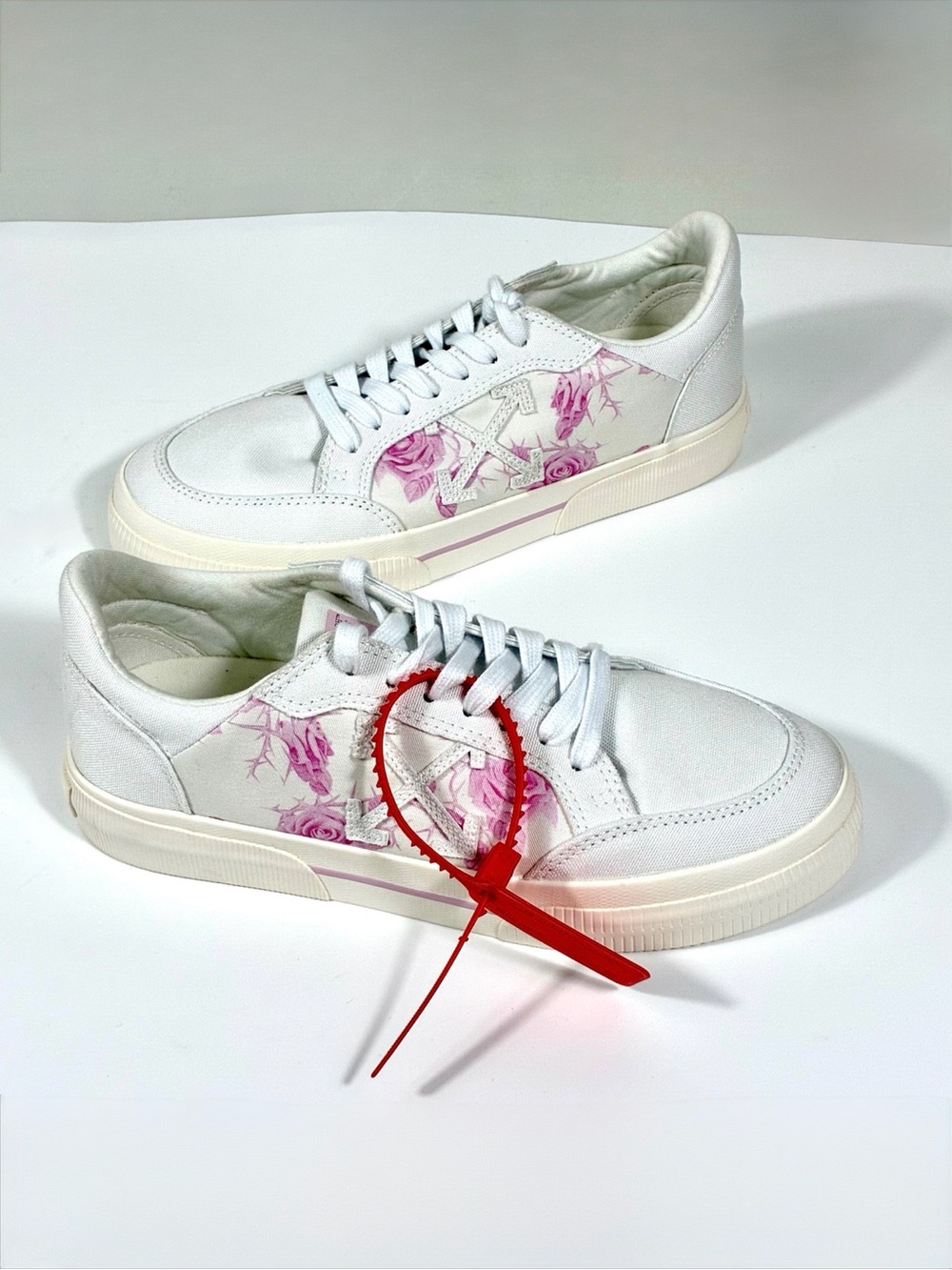 Off-White New Vulcanized Animation Low Top Sneaker White Pink Floral EU 39 NEW
